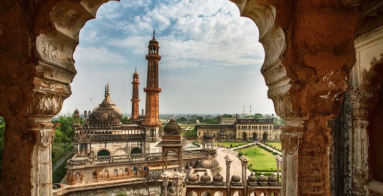 मुस्कुराइए, आप लखनऊ में हैं… घूमिए ऐतिहासिक शहर की ये 10 जगहें