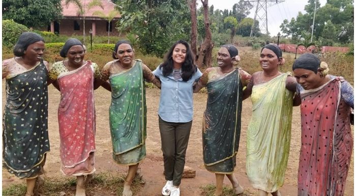 10वीं के बोर्ड एग्जाम से पहले घूमने निकल पड़ी ये लड़की