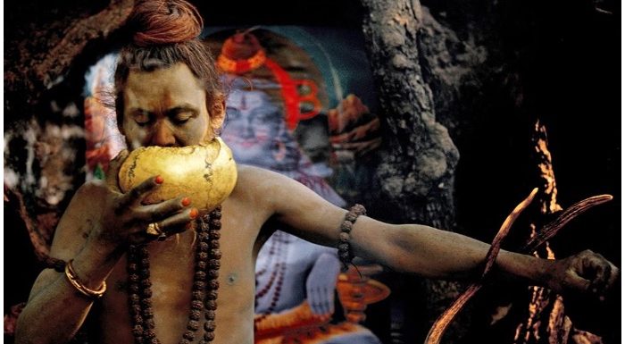 कुंभ 2019: 3 तरह के योग, 17 तरह के आसन करते हैं नगा साधु