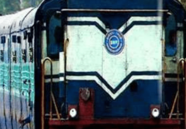 Indian Railways: Traveling in Northern Railway trains, read here - List of delayed trains